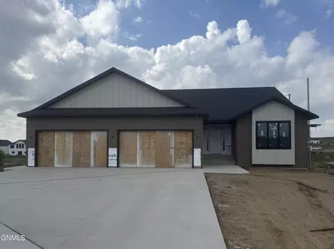 4216 Ruminant Cir, Bismarck, ND 58503
