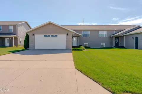3025 Mccurry Way, Lincoln, ND 58504