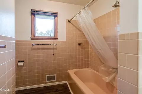 Bath - 106 Divide Ave E, Bismarck, ND 58501 photo 2 of 8