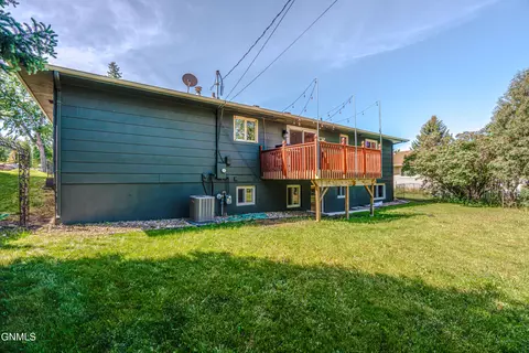Exterior - 106 Divide Ave E, Bismarck, ND 58501 photo 7 of 9