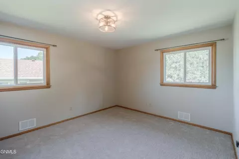 Bedroom - 106 Divide Ave E, Bismarck, ND 58501 photo 1 of 12