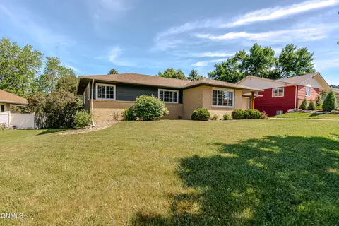 Exterior - 106 Divide Ave E, Bismarck, ND 58501 photo 2 of 9