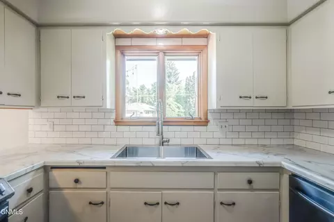 Kitchen - 106 Divide Ave E, Bismarck, ND 58501 photo 3 of 5
