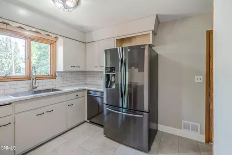 Kitchen - 106 Divide Ave E, Bismarck, ND 58501 photo 1 of 5