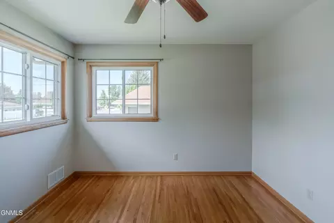 Bedroom - 106 Divide Ave E, Bismarck, ND 58501 photo 4 of 12
