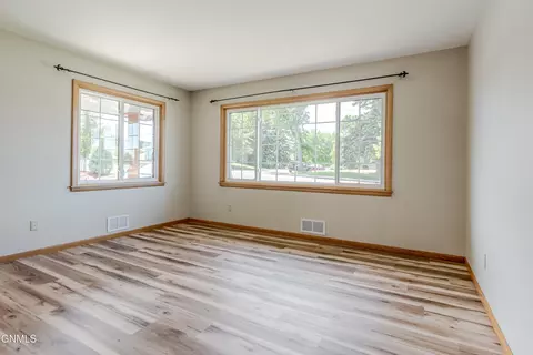 Living - 106 Divide Ave E, Bismarck, ND 58501 photo 4 of 4