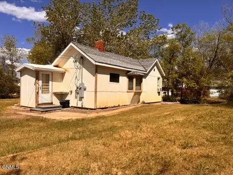 201 Montana St, Westby, MT 59275