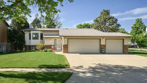 3626 Hackberry St, Bismarck, ND 58503
