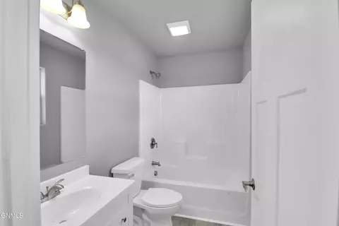 Bath - 1311 23rd St E, Williston, ND 58801 photo 2 of 3