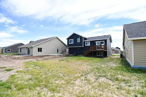 Exterior - 1311 23rd St E, Williston, ND 58801 photo 2 of 2