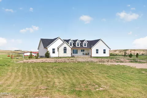 1114 37th Ave SE, Williston, ND 58801