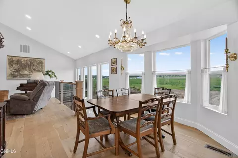 Dining - 1114 37th Ave SE, Williston, ND 58801 photo 2 of 2