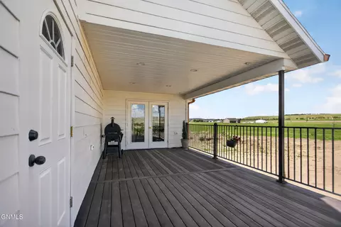 Exterior - 1114 37th Ave SE, Williston, ND 58801 photo 7 of 7