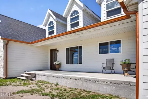 Exterior - 1114 37th Ave SE, Williston, ND 58801 photo 5 of 7