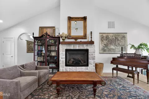 Living - 1114 37th Ave SE, Williston, ND 58801 photo 1 of 4