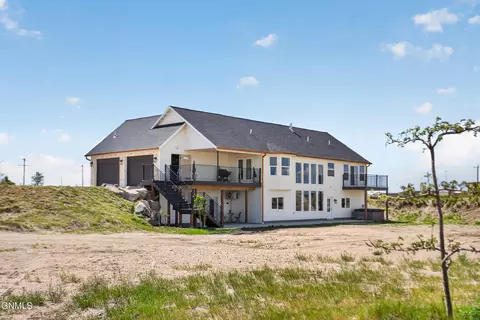 Exterior - 1114 37th Ave SE, Williston, ND 58801 photo 4 of 7