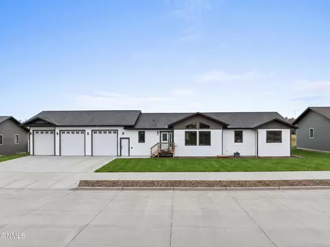 201 11th Ave NW, Watford City, ND 58854