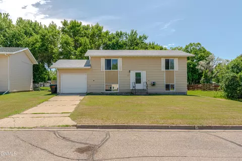 53 Benteen Dr, Lincoln, ND 58504