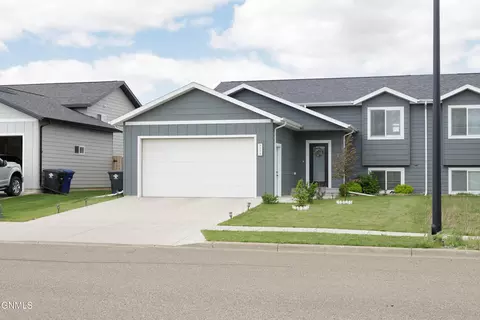 3533 Calvin Dr, Dickinson, ND 58601