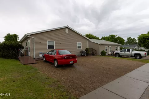 705 707 Main St, Underwood, ND 58576