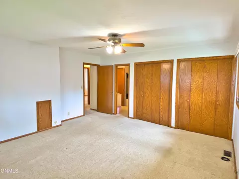 Bedroom - 911 3rd Ave E, Williston, ND 58801 photo 8 of 11