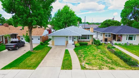 911 3rd Ave E, Williston, ND 58801