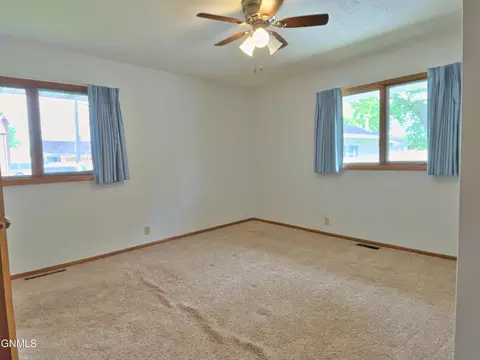 Bedroom - 911 3rd Ave E, Williston, ND 58801 photo 4 of 11