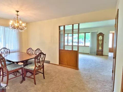 Dining - 911 3rd Ave E, Williston, ND 58801 photo 2 of 4