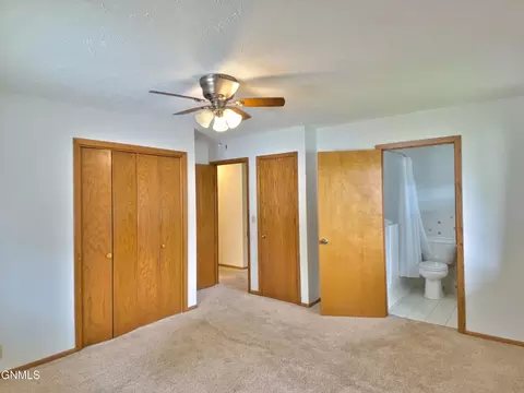 Bedroom - 911 3rd Ave E, Williston, ND 58801 photo 6 of 11