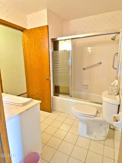 Bath - 911 3rd Ave E, Williston, ND 58801 photo 6 of 10