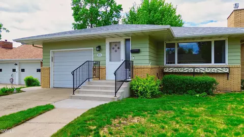 Exterior - 911 3rd Ave E, Williston, ND 58801 photo 1 of 2