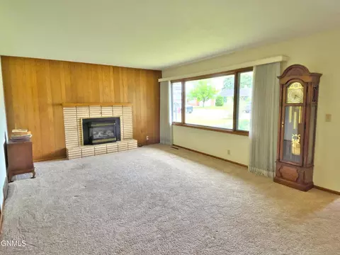 Living - 911 3rd Ave E, Williston, ND 58801 photo 1 of 3