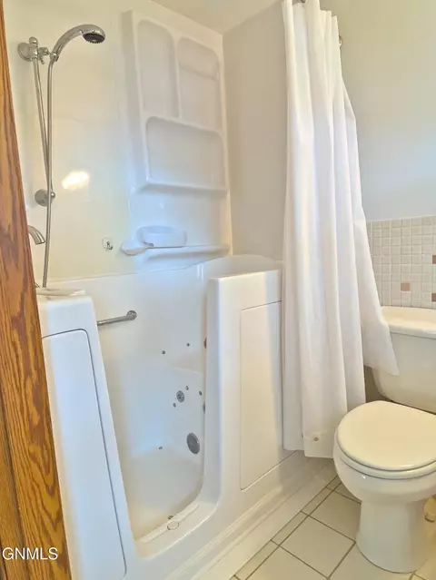 Bath - 911 3rd Ave E, Williston, ND 58801 photo 2 of 10