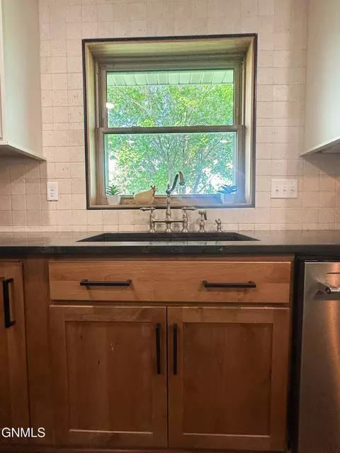 Kitchen - 4985 22 Ave SE, Braddock, ND 58524 photo 3 of 7