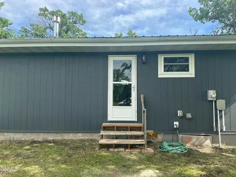 Exterior - 4985 22 Ave SE, Braddock, ND 58524 photo 1 of 5