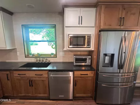 Kitchen - 4985 22 Ave SE, Braddock, ND 58524 photo 2 of 7