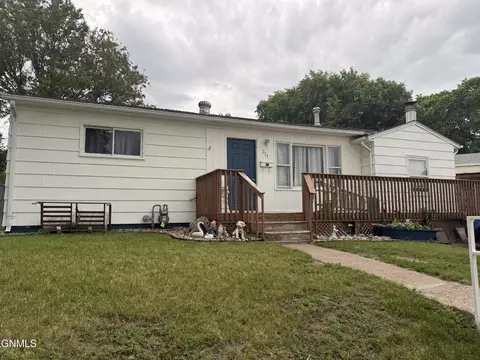 731 Boehm Dr, Bismarck, ND 58504