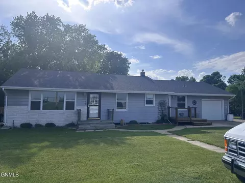 2020 4th Ave SW, Jamestown, ND 58401
