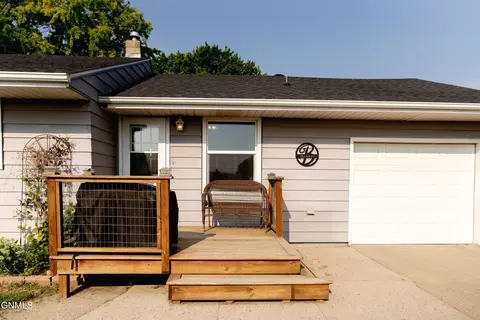 2020 4th Ave SW, Jamestown, ND 58401