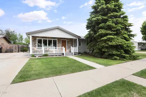 2216 8th Ave E, Williston, ND 58801
