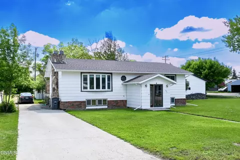 317 2nd St SE, Stanley, ND 58784