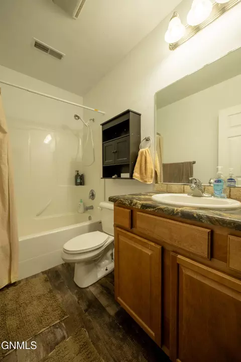 Bath - 2010 23rd St W, Williston, ND 58801 photo 4 of 4