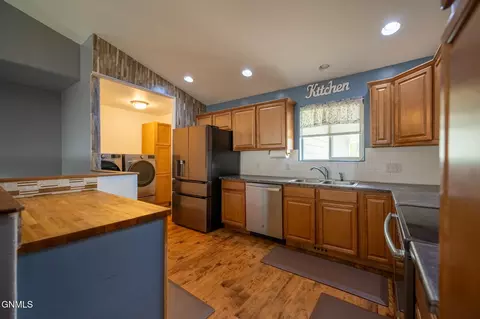 Kitchen - 2010 23rd St W, Williston, ND 58801 photo 1 of 3