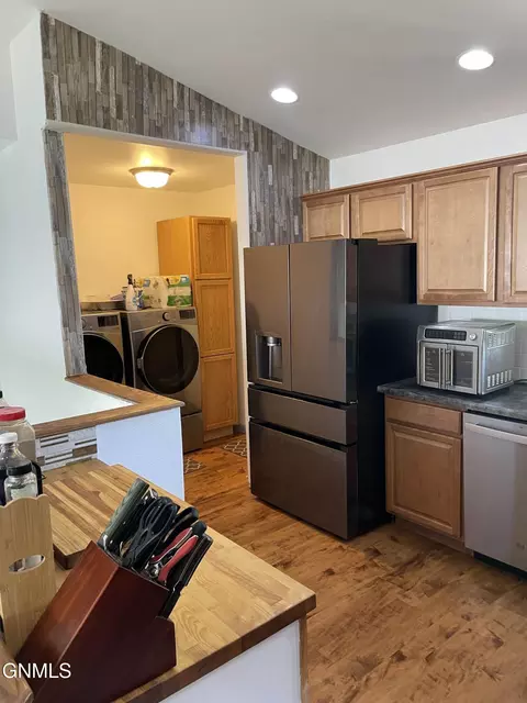 Kitchen - 2010 23rd St W, Williston, ND 58801 photo 2 of 4