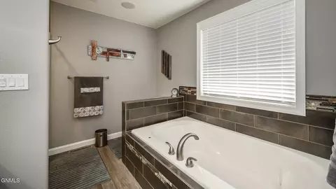 Bath - 751 Juniper Dr, Bismarck, ND 58503 photo 3 of 7