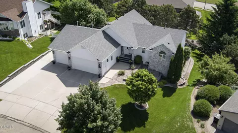 View/Area - 751 Juniper Dr, Bismarck, ND 58503 photo 2 of 4