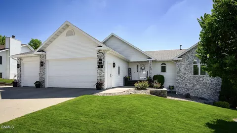 751 Juniper Dr, Bismarck, ND 58503