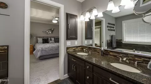 Bath - 751 Juniper Dr, Bismarck, ND 58503 photo 5 of 7