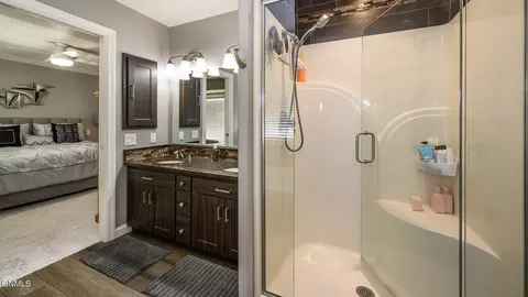 Bath - 751 Juniper Dr, Bismarck, ND 58503 photo 4 of 7