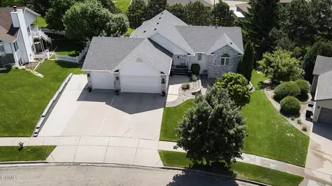 View/Area - 751 Juniper Dr, Bismarck, ND 58503 photo 1 of 4